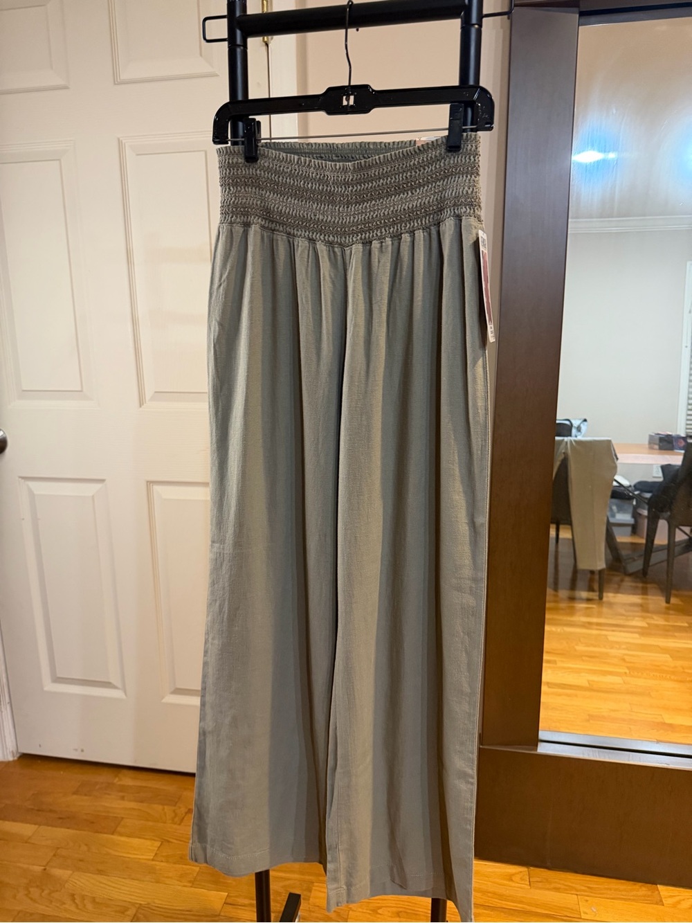Effortless Linen-Blend Smocked Wide-Leg Palazzo Pants